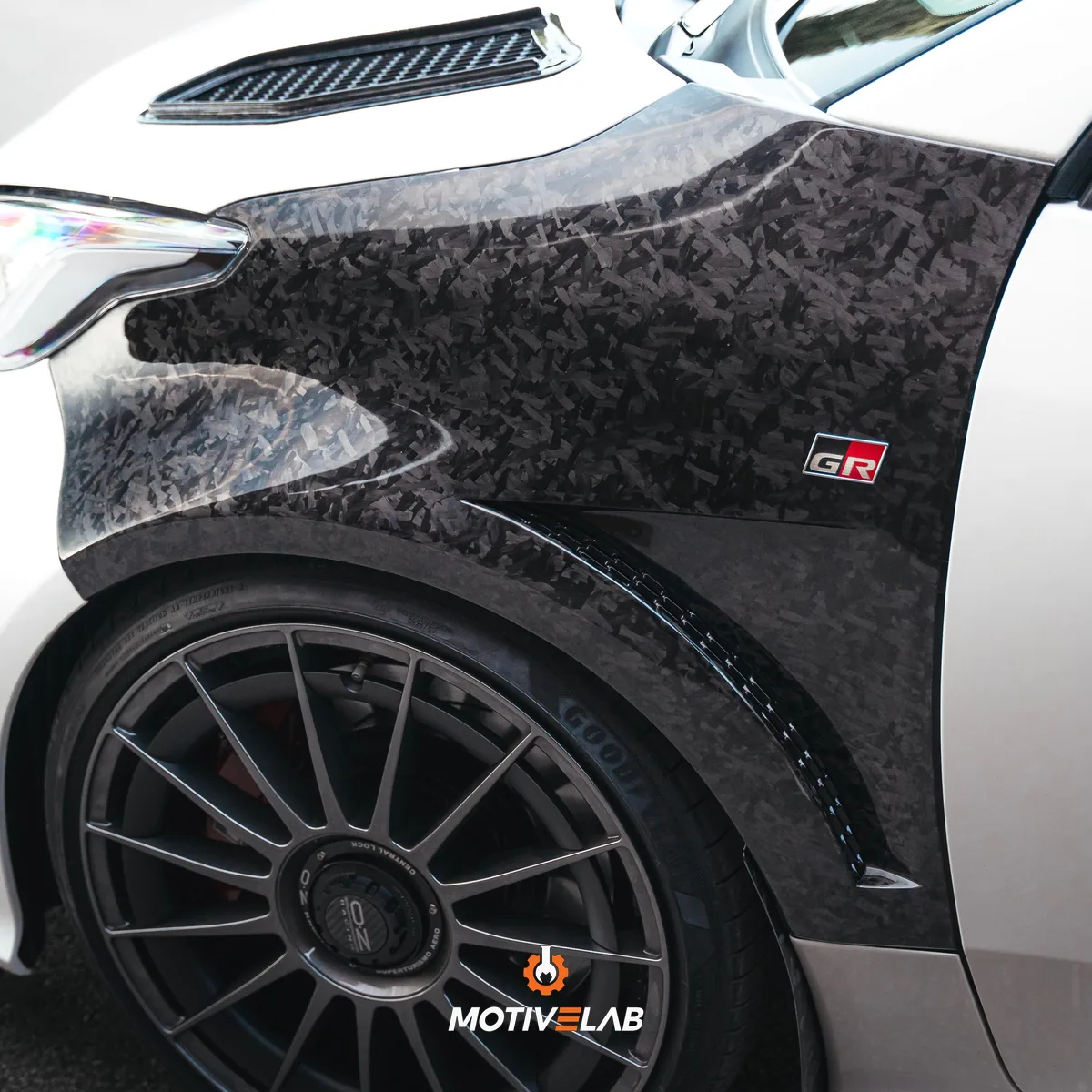 Parafanghi anteriori ventilati in carbonio forgiato GR Yaris MK1/MK2