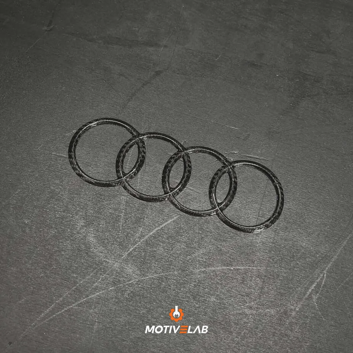 Stemma con logo Audi in carbonio Audi