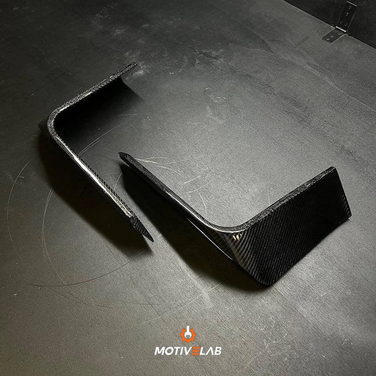 Paraurti anteriore con alette, canard e splitter in carbonio Audi TT RS pre-facelift