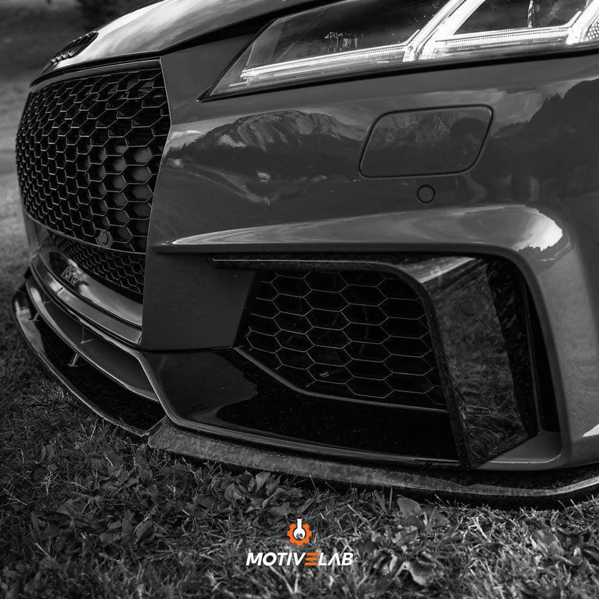 Paraurti anteriore con alette e splitter in carbonio forgiato Audi TT RS pre-facelift