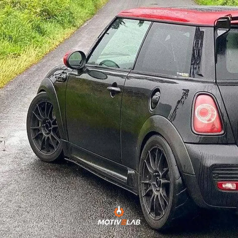 Forged carbon fibre side skirts for the MINI R56/R57/R58/R59