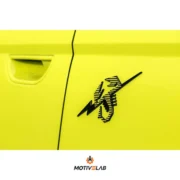 Abarth 500e ‘Saetta’ badge — photo 2