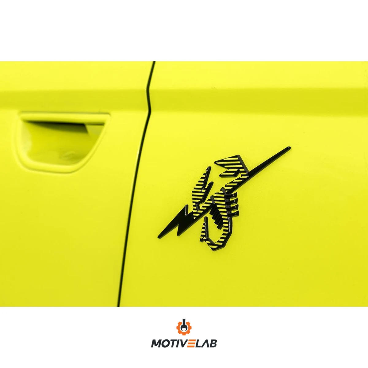 Abarth 500e ‘Saetta’ badge — photo 2