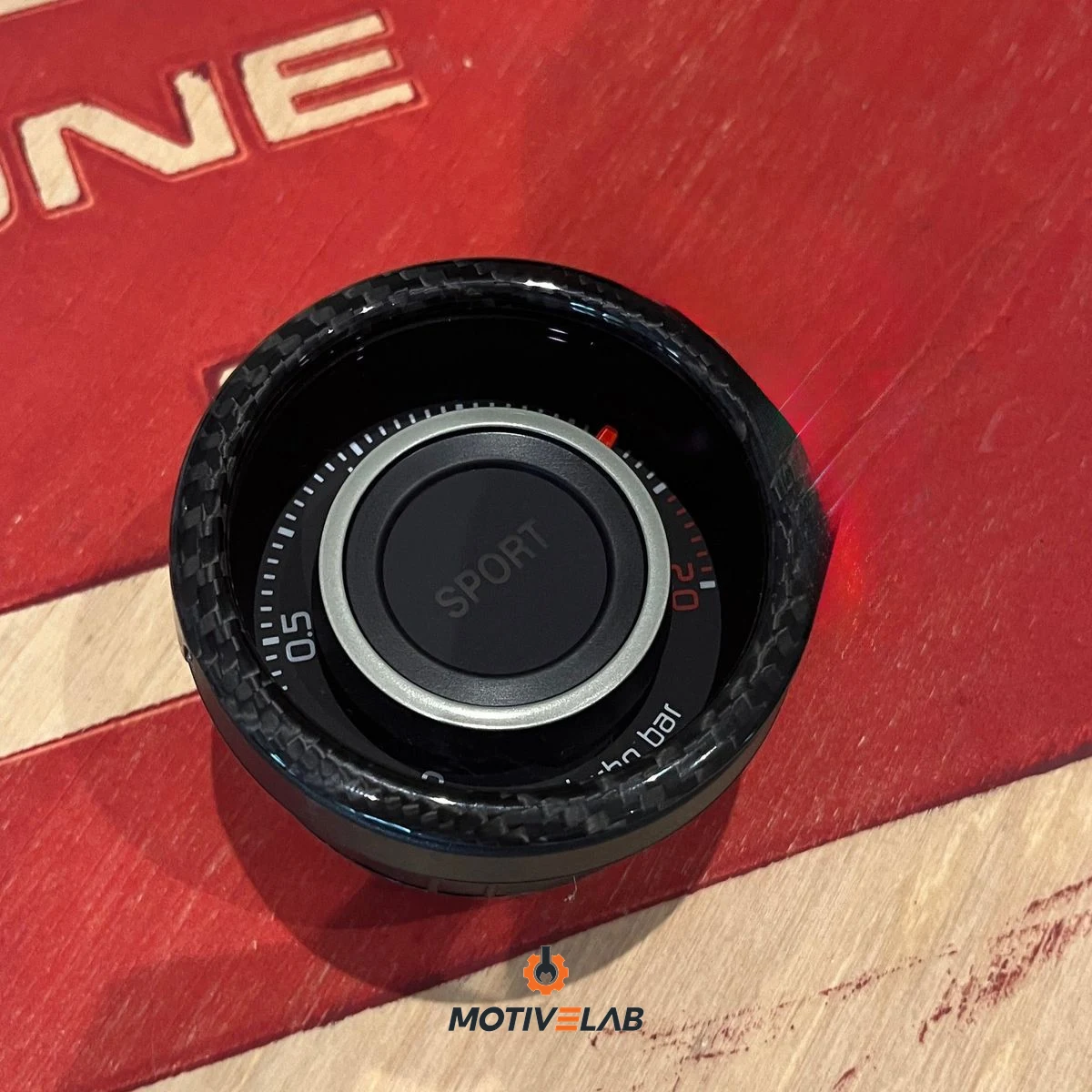 Abarth 500 External Carbon Fibre Pressure Gauge Cover — photo 2